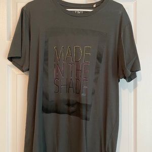 Men’s Guess short sleeve graphic tee - size L